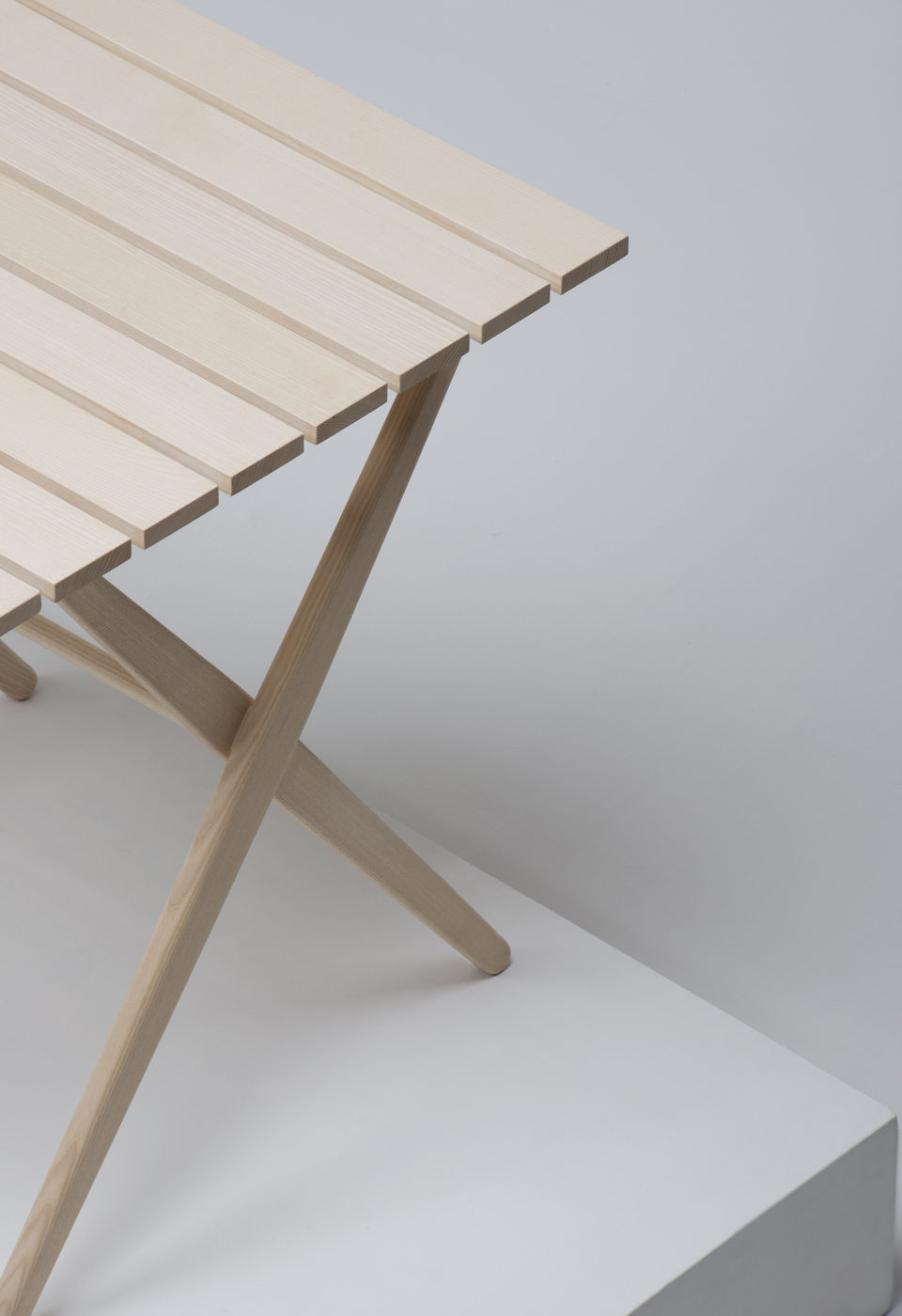 开云（中国） - 桌几|餐桌|办公家具|设计师家具|菲奥达餐台